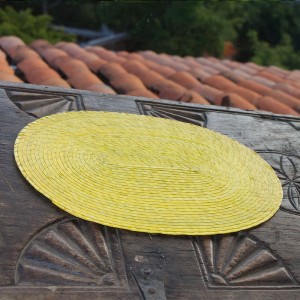 Mantel Ovalado Amarillo (12 piezas)